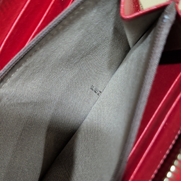 Fendi Vibrant Vintage Red Textured Wallet - Picture 13 of 16